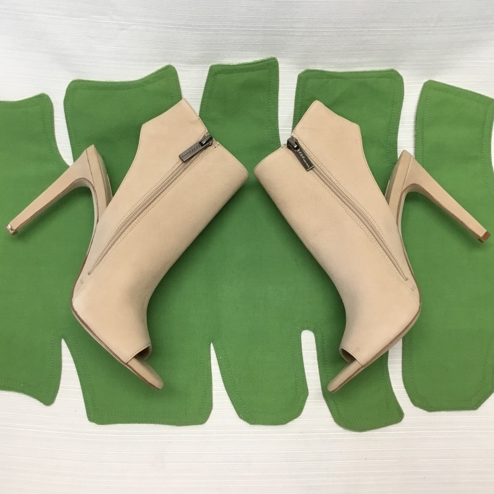 BCBGeneration New Striking Heels - Picture 4 of 8